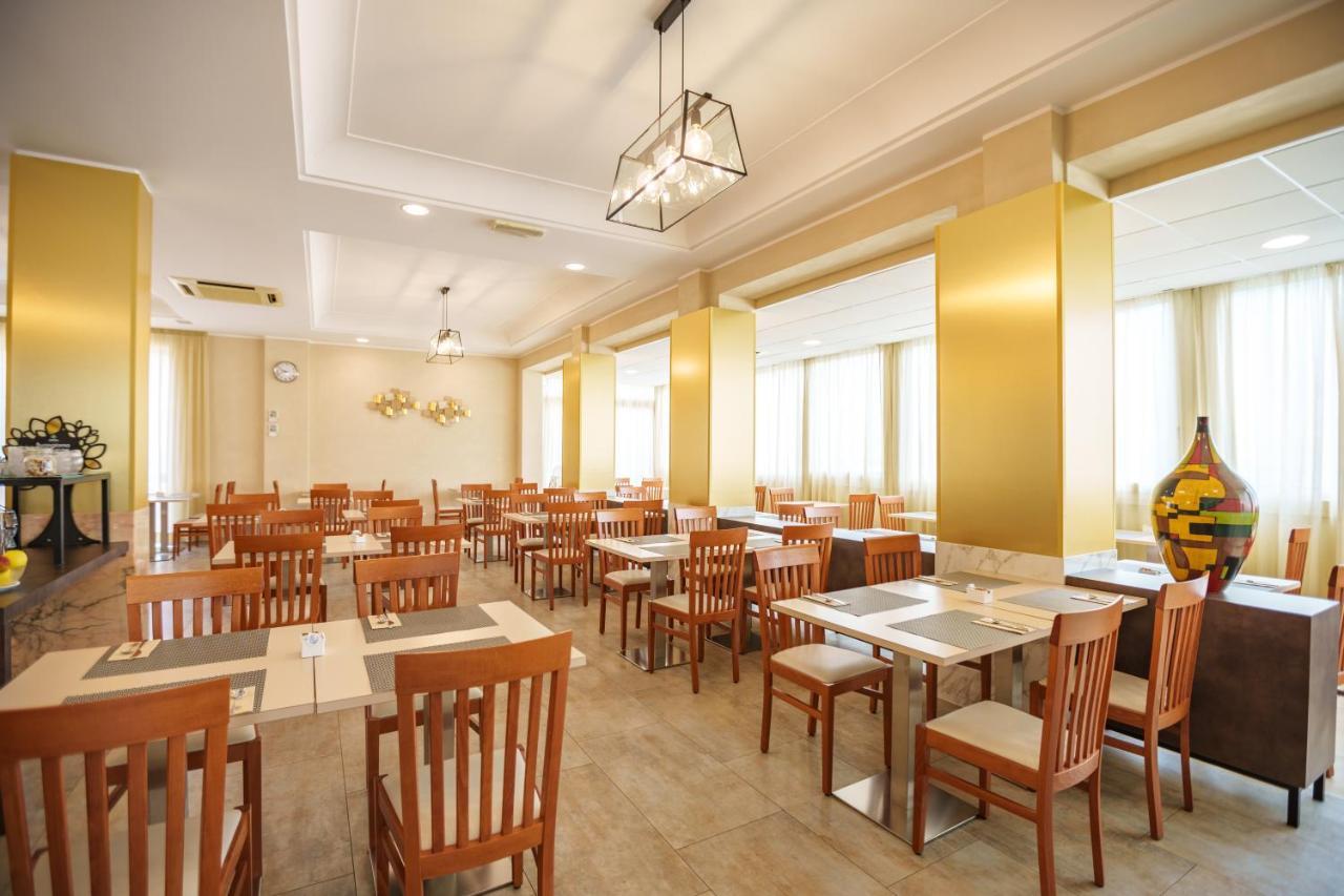 Hotel Rex ريميني المظهر الخارجي الصورة