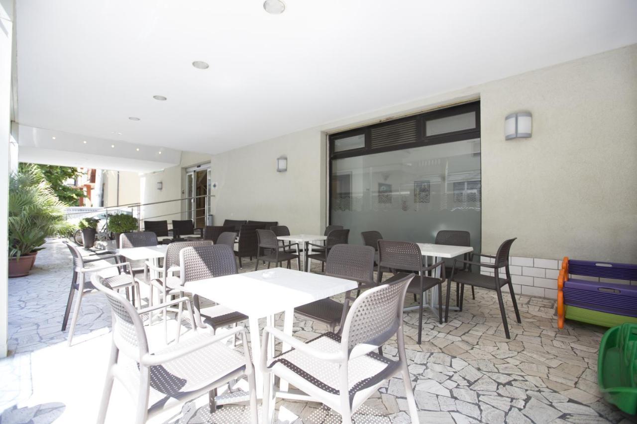 Hotel Rex ريميني المظهر الخارجي الصورة
